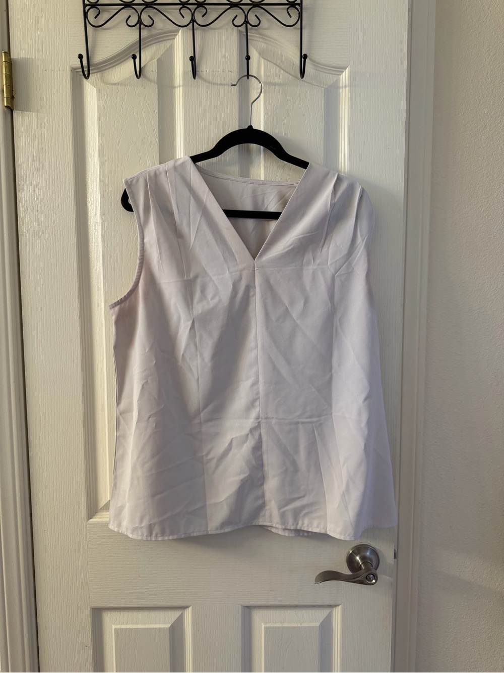 Amazon White V-Neck Sleeveless Camisole